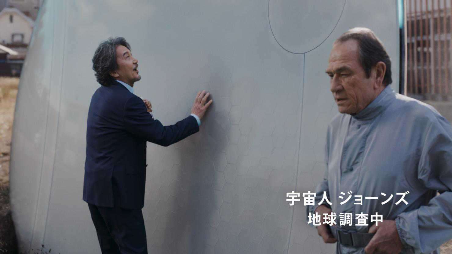 平手友梨奈:「クラフトボス」新CMで“宇宙人ヒラテ”に ジョーンズから「この惑星で、ヒラテに叱られるのはうれしい」