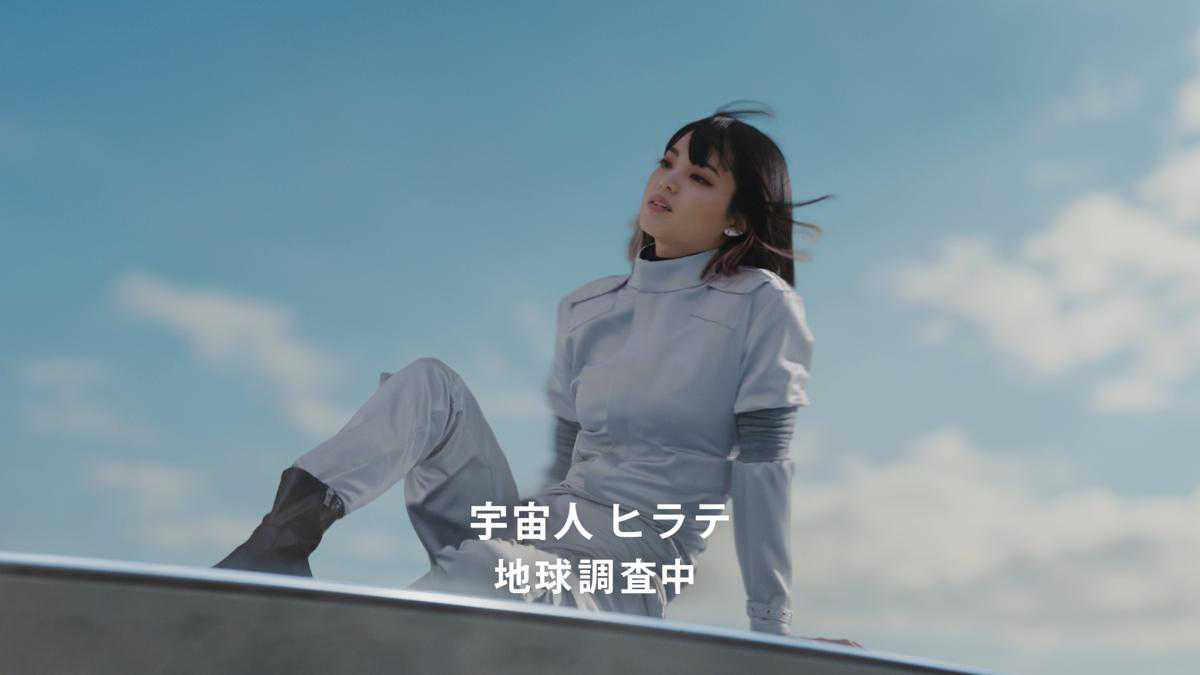 平手友梨奈：「クラフトボス」新CMで“宇宙人ヒラテ”に　ジョーンズから「この惑星で、ヒラテに叱られるのはうれしい」 - MANTANWEB（まんたんウェブ）