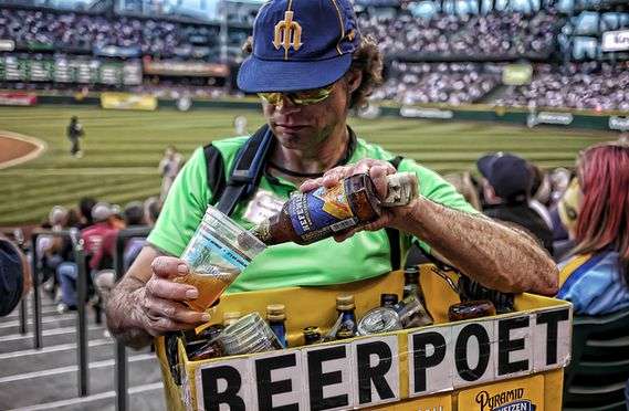 【WBC優勝の裏で】「ビールの売り子が女性ばかりは異様」ツイートに賛否両論!「女性のほうが向いている」球場広報の見解、男性売り子に聞いた「自分にしかないメリット」