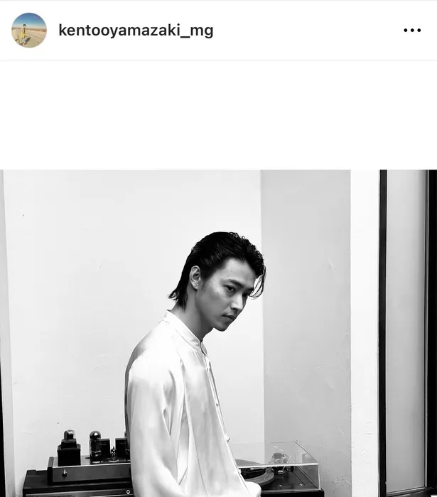 山崎賢人、ダンディショットでファン悩殺…色気あふれるオールバックヘアに「目がやられます」とファン興奮