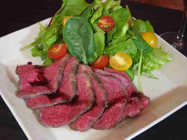 料理下手も失敗なし！炊飯器で本格派ローストビーフを作ろう！ | エンジョイ！マガジン