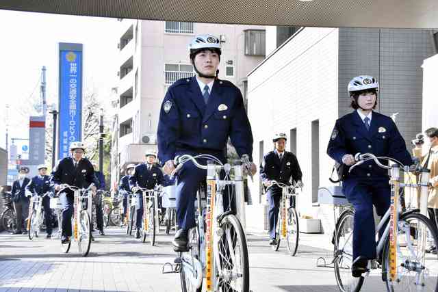 自転車ヘルメット着用、警視庁が先行して「模範」 4月から努力義務