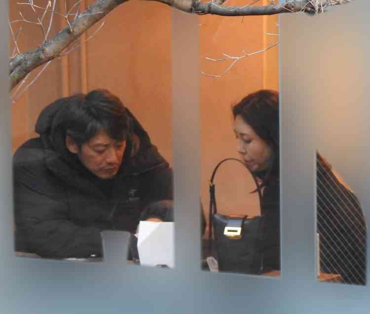 松嶋菜々子と反町隆史「これまでにないくらい夫婦仲がいい」堂々の肩組みデート