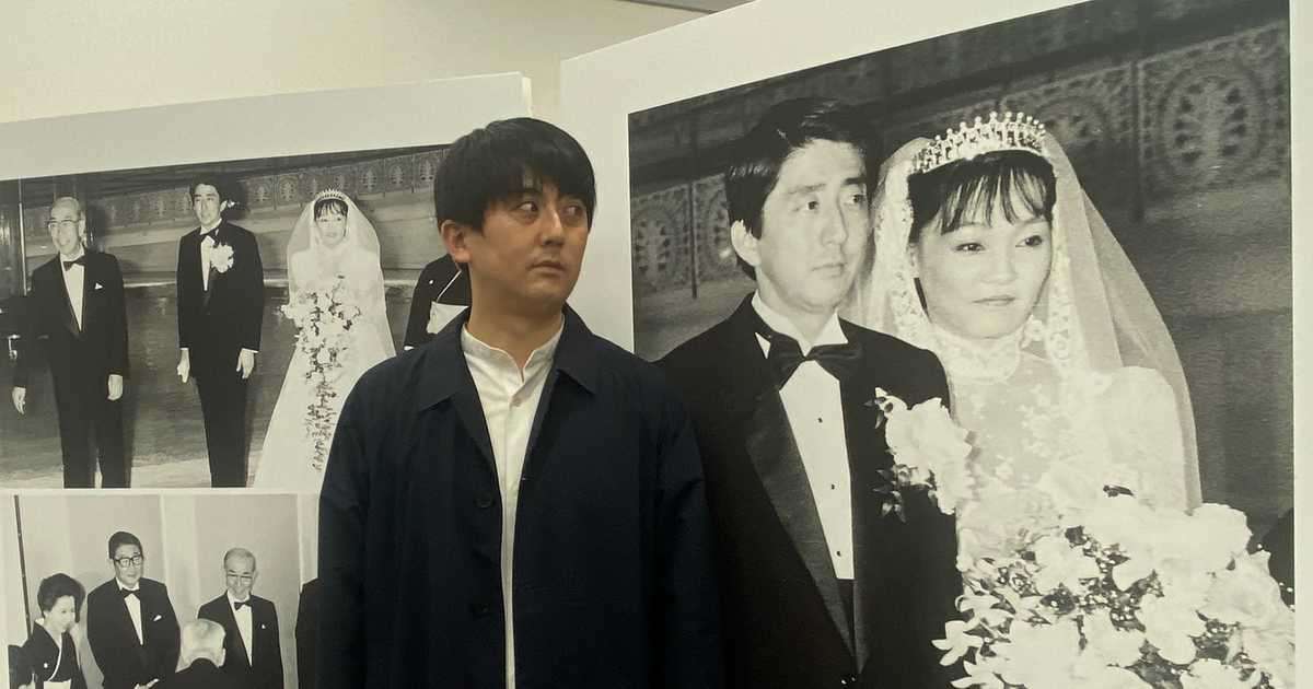 安倍晋三写真展訪問で「感謝の気持ちわいた」物まね芸人 ビスケッティ佐竹さん - 産経ニュース