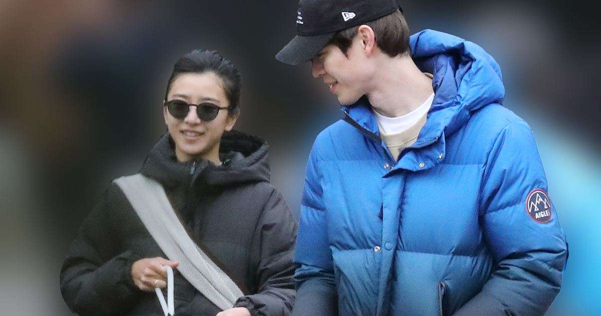 黒島結菜　宮沢氷魚との“お泊まり愛”を目撃！日曜朝に2人で愛犬散歩の堂々ぶり【写真あり】 | 女性自身