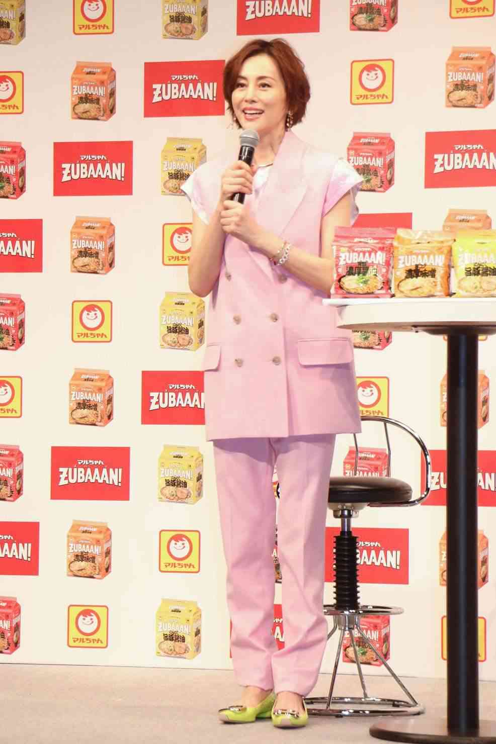 ＜米倉涼子＞ラーメンを深夜に2袋食べた　「家ではだいたいジャージ」と近況明かす