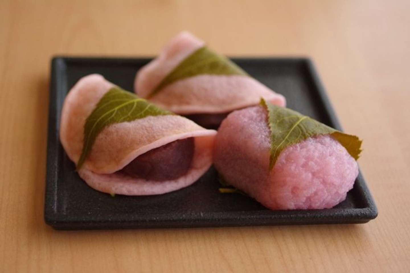 桜餅の葉っぱ、どうする？　全国和菓子協会の見解は「食べないで！」(全文表示)｜Jタウンネット