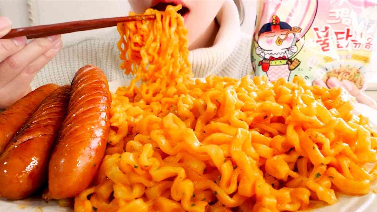 ASMR Spicy fire noodle and Sausage【English subtitles】Eating Sounds/mukbang - YouTube