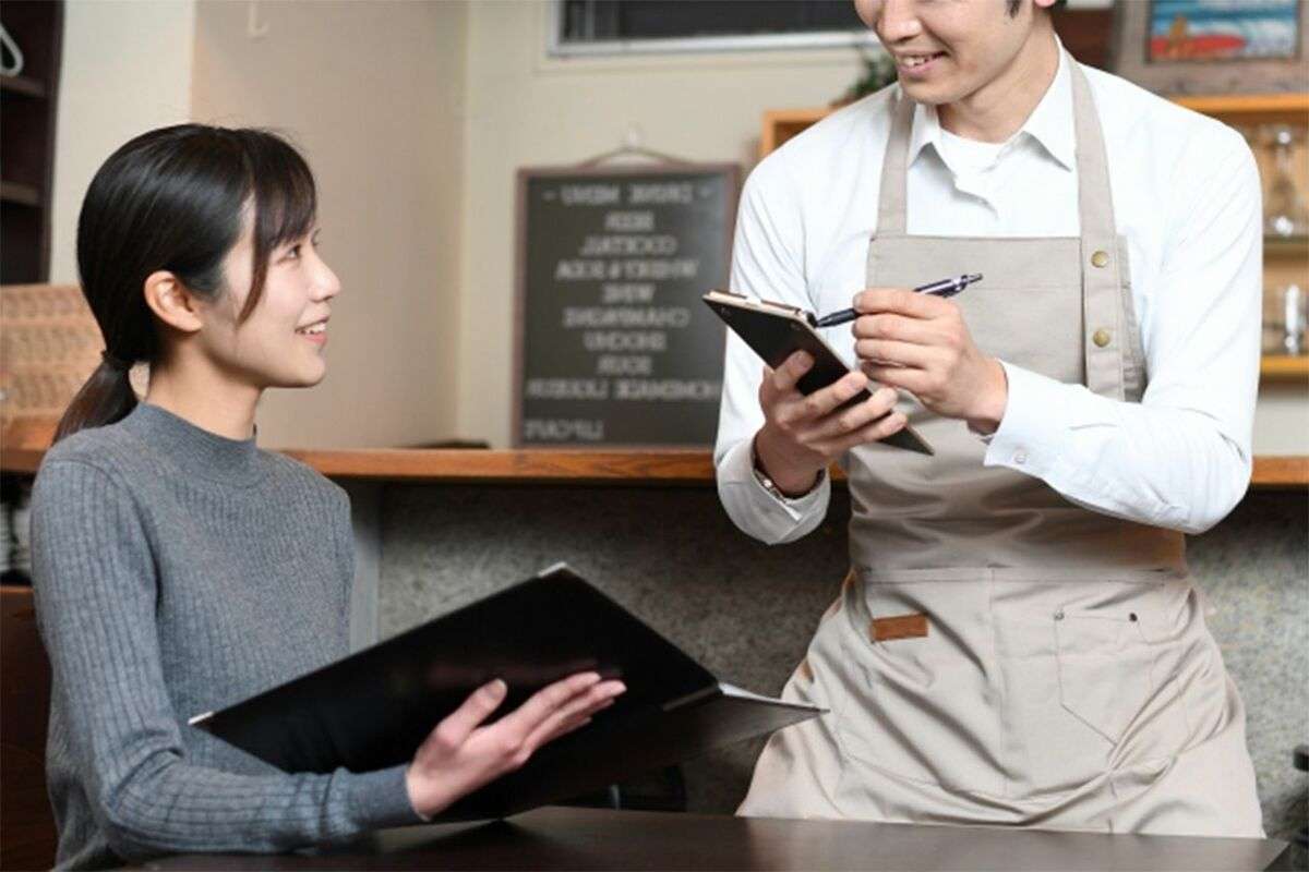飲食店で急増中の『QRオーダー』で“おもてなし”の心が消えていく!? 店は人件費削減も客からは不便の声