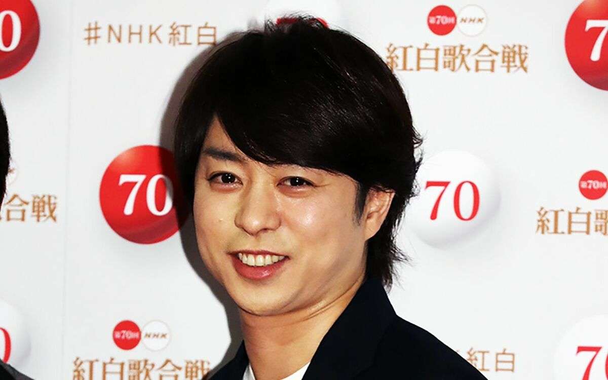 走り方が不恰好、ぎこちない格闘シーン…“刑事役”櫻井翔41歳の芝居がヤバい | 文春オンライン