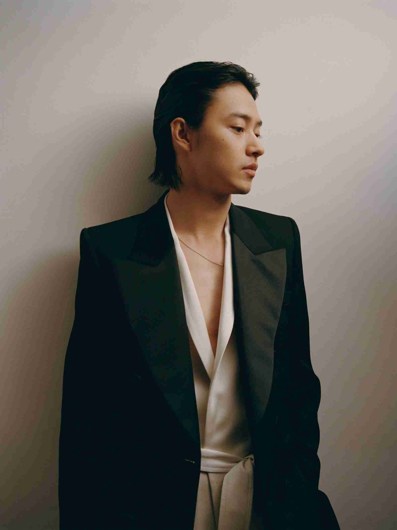 山崎賢人、ダンディショットでファン悩殺…色気あふれるオールバックヘアに「目がやられます」とファン興奮