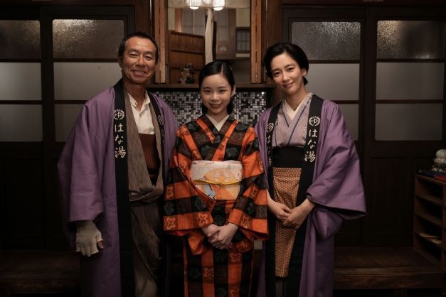 朝ドラ「ブギウギ」ヒロイン・趣里がクランクイン「いつでも笑顔を忘れずに」｜シネマトゥデイ