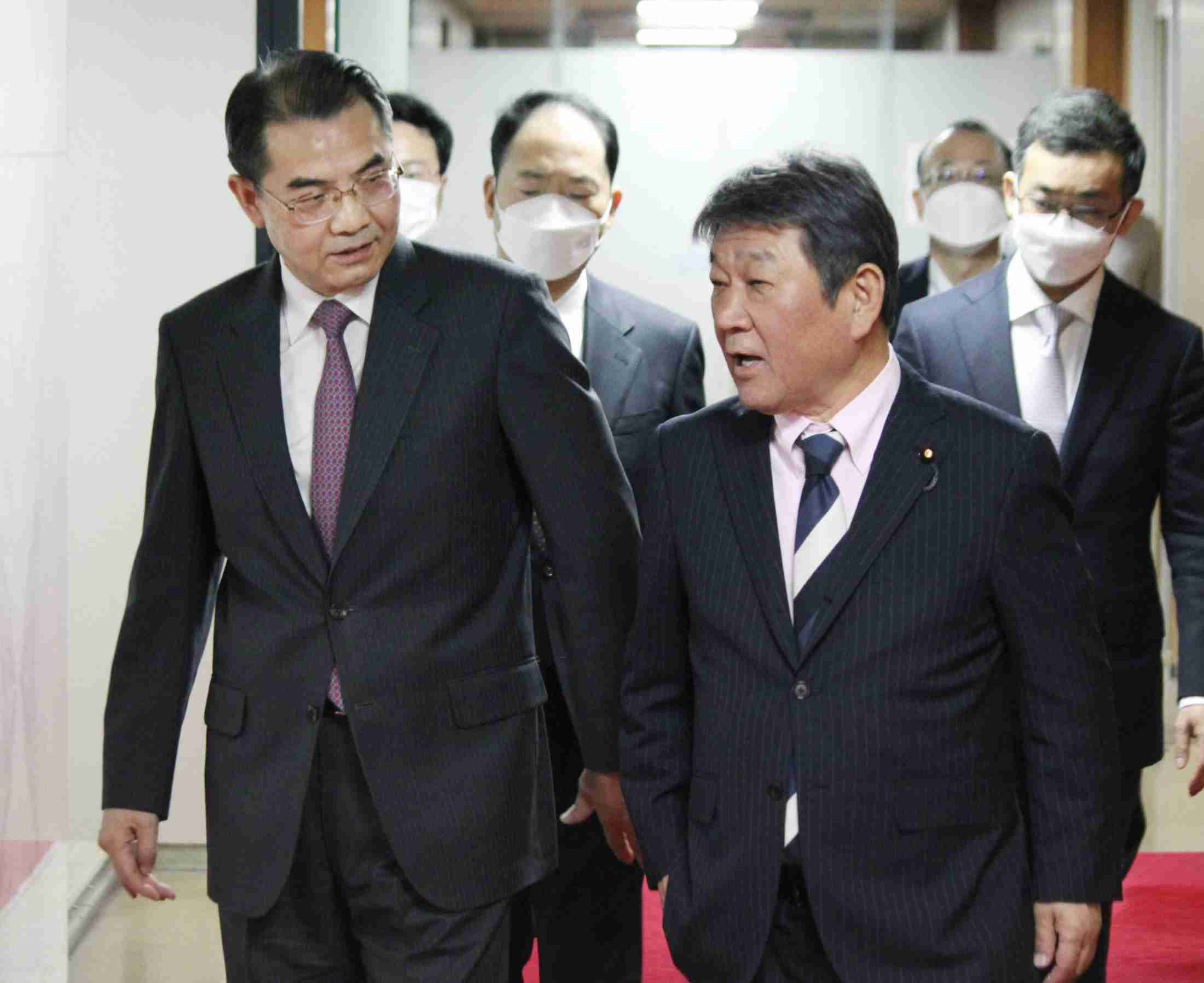 茂木氏、拘束邦人の早期解放要求　新中国大使に（共同通信） - Yahoo!ニュース