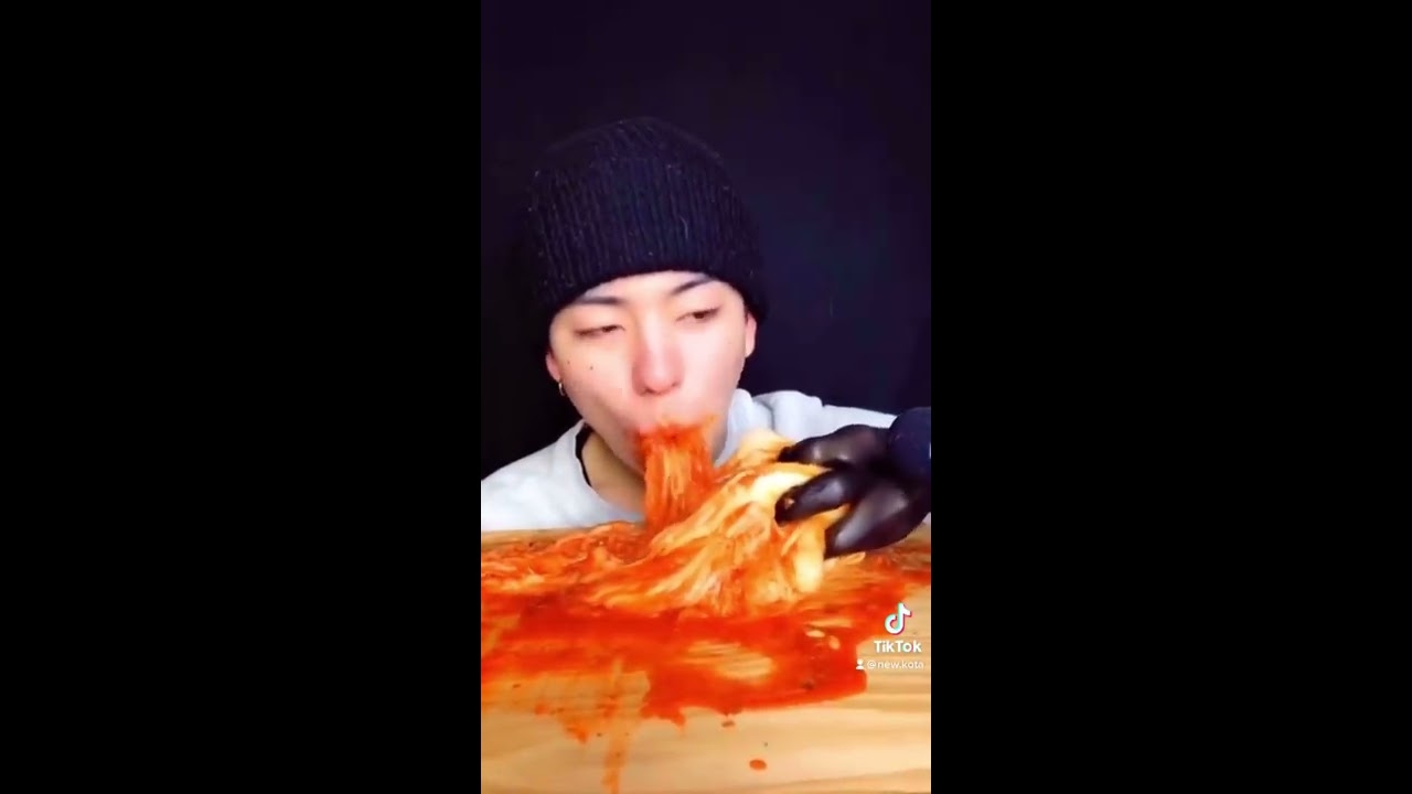 キムチ食って海外で虐待を疑われた動画 #shorts - YouTube