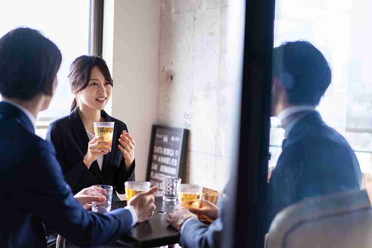 大人になって「人見知り」を克服した人たちの気づき 「無理に自分から話そうとしなくても大丈夫」 | マネーポストWEB