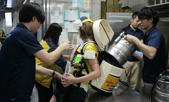 【WBC優勝の裏で】「ビールの売り子が女性ばかりは異様」ツイートに賛否両論!「女性のほうが向いている」球場広報の見解、男性売り子に聞いた「自分にしかないメリット」