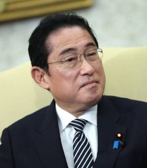 岸田首相が何度も電話で「どうすれば支持率が上がりますか？」麻生氏「これ以上は下がりようがねえよ」のエンドレス茶番に終止符を（現代ビジネス） - Yahoo!ニュース