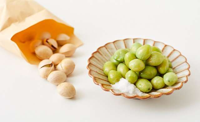 【銀杏の食べ方】レンジと紙袋でおいしく簡単に殻むき | ほほえみごはん-冷凍で食を豊かに-|ニチレイフーズ