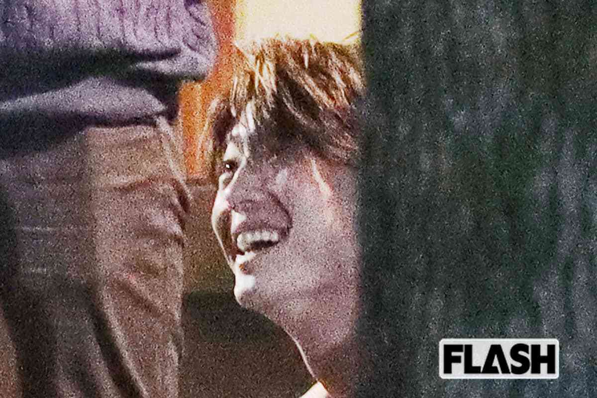 伊藤健太郎 主演舞台の打ち上げで見せた「一服」姿　破局報道もいまは“女断ち”仕事モード | Smart FLASH/スマフラ[光文社週刊誌]