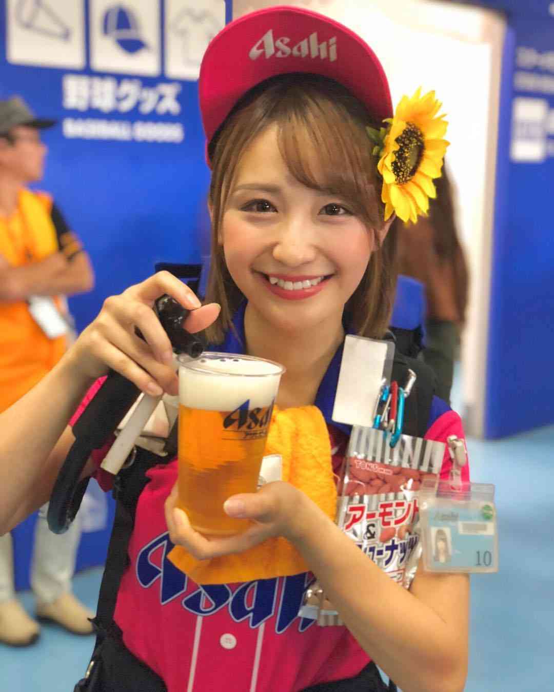 【WBC優勝の裏で】「ビールの売り子が女性ばかりは異様」ツイートに賛否両論!「女性のほうが向いている」球場広報の見解、男性売り子に聞いた「自分にしかないメリット」
