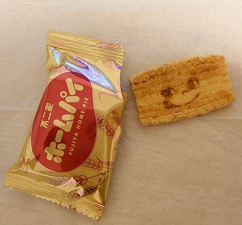 3年以上毎日ホームパイを食べ続けた結果 → 念願の「ペコちゃんの顔つきホームパイ」遭遇　1/1000の激レア品が話題