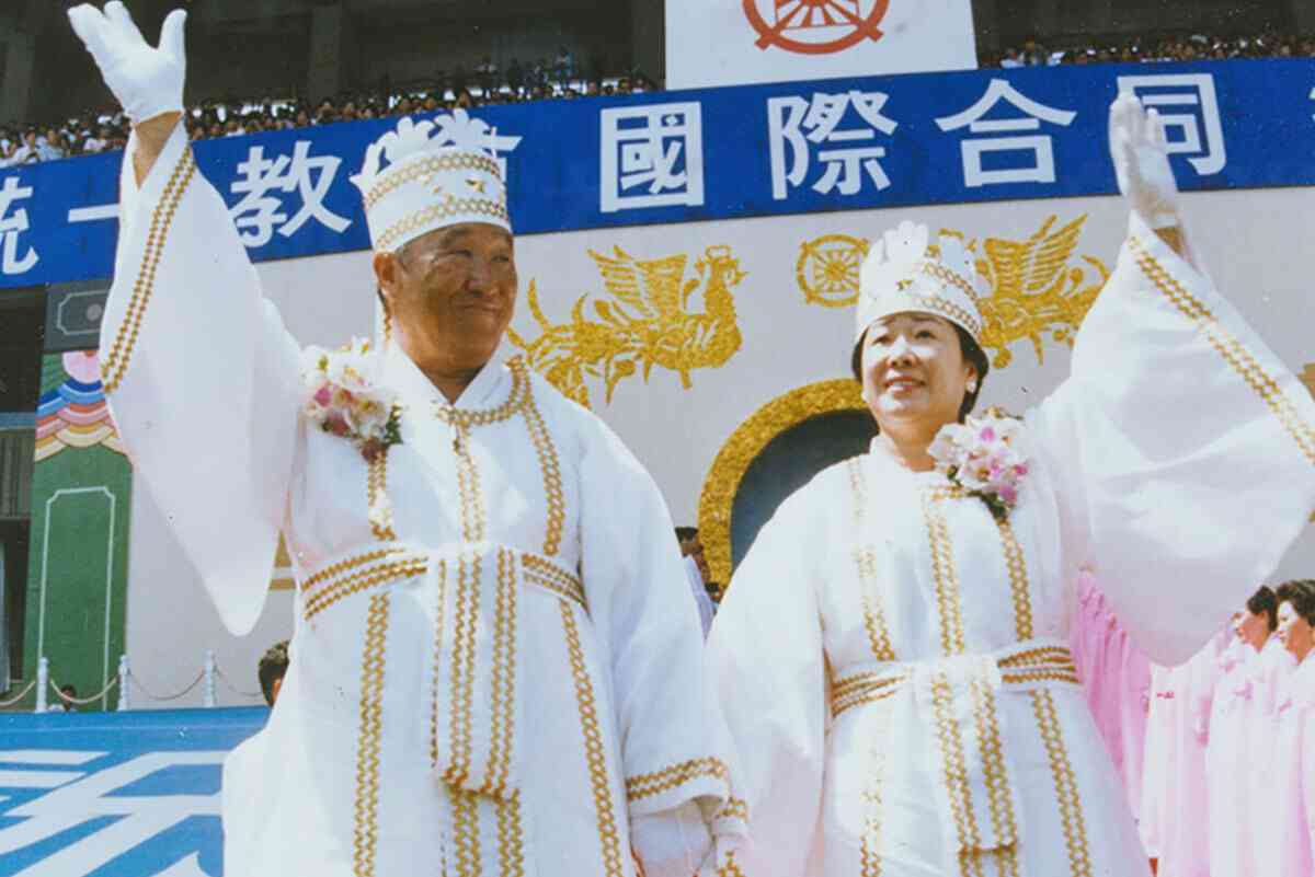 統一教会　文鮮明7男は母親の韓鶴子を「魔女のような詐欺女」…理想の家庭とはほど遠い「文ファミリー」大分裂（抜粋） | デイリー新潮