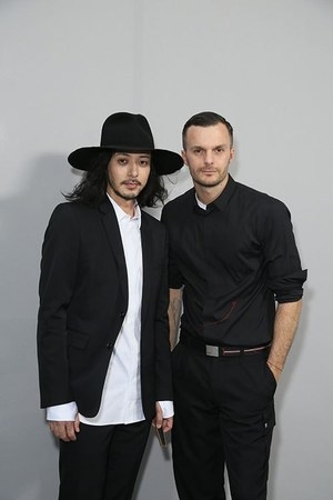 菅田将暉、小松菜奈の“付き添い”でパリコレ帯同も「終始おどおど」な振る舞いが際立った事情