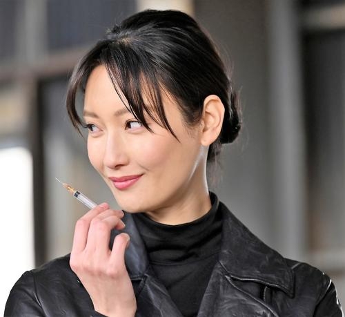 菜々緒「忍者に結婚は難しい」最終回２・８％　悟郎は、蛍に抱きかかえられたまま意識を失う - ドラマ : 日刊スポーツ