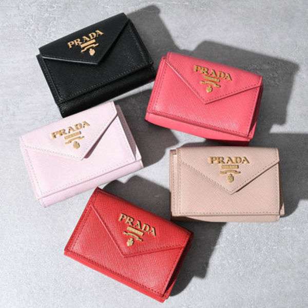 PRADAの財布バッグ愛用してる人