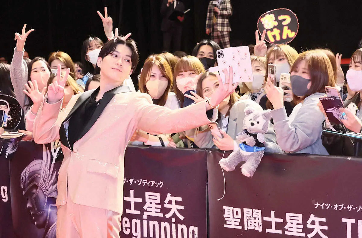 真剣佑　凱旋プレミア　ハリウッド初主演作「日本映画界にとっても大きな一歩に」　逆輸入「聖闘士星矢」― スポニチ Sponichi Annex 芸能