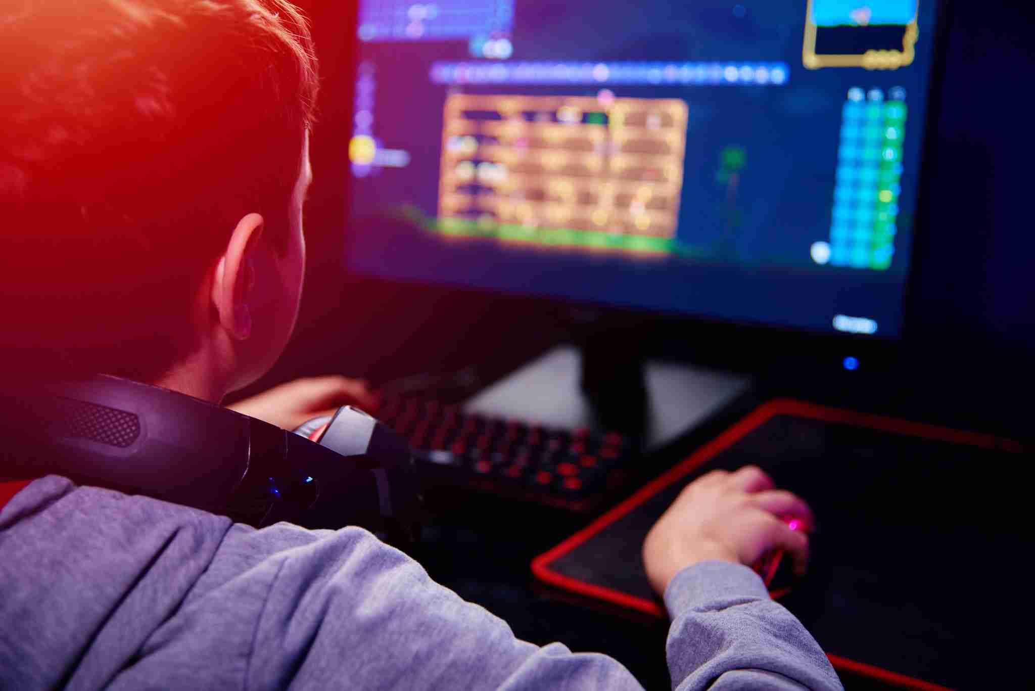 「1日10時間以上ゲームに熱中する男子がいい」独身女性がゲーム男子にハマる現象が続々｜よろず〜ニュース