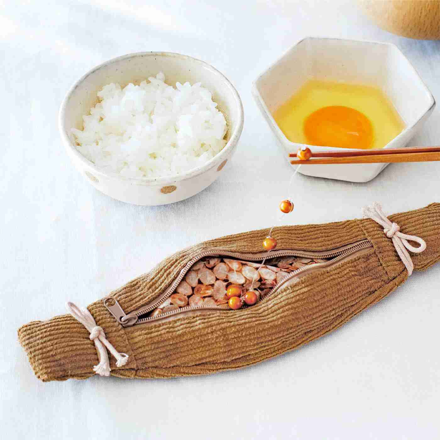 YOU+MORE!　びよ～んと伸びる納豆ペンケース｜ポーチ｜財布・ポーチ｜バッグ・財布・靴｜おもしろ雑貨,アイデア雑貨,うさぎ雑貨,パンダ雑貨,コラボ企画｜YOU+MORE!