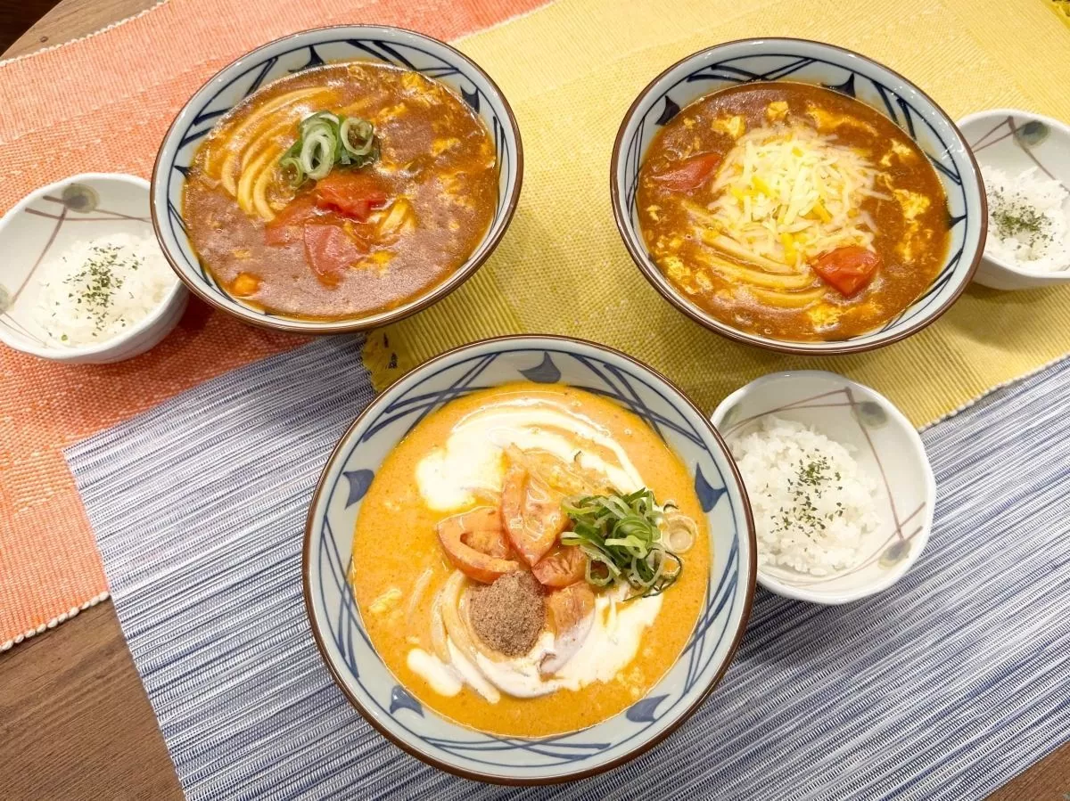 丸亀製麺、期間限定の人気No,1「トマたまカレーうどん」が今年も帰ってきた！ 