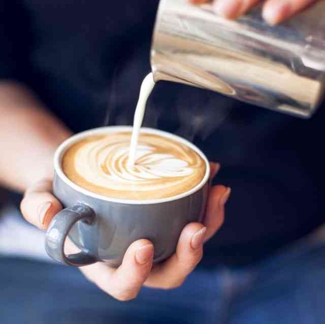カフェでドリンク頼まないのは非常識？