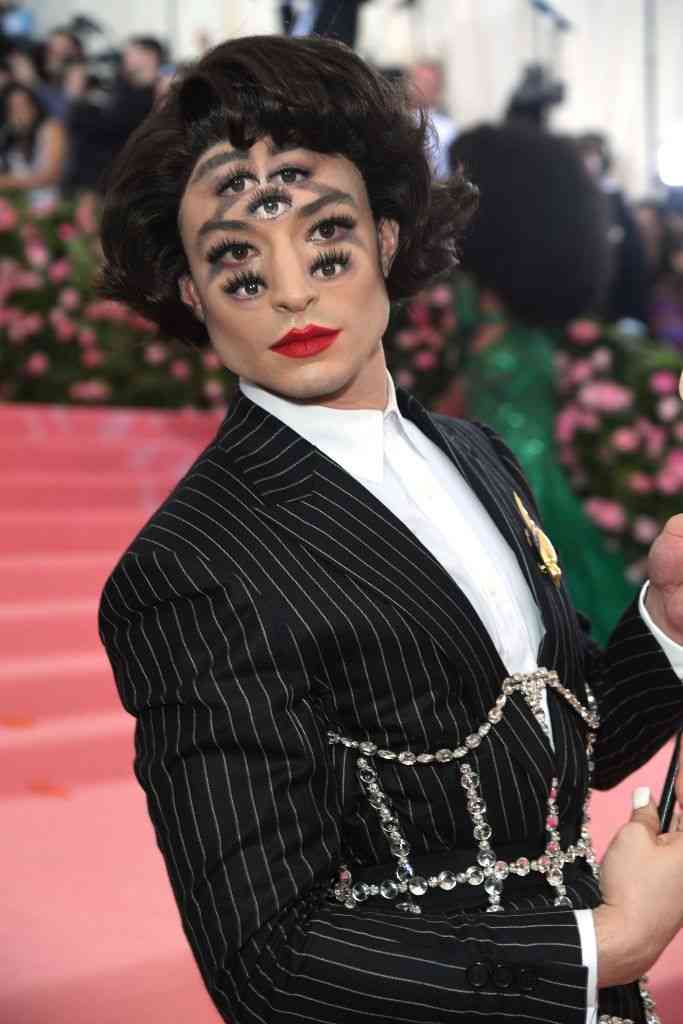 “ほぼ裸”なボディコン、全身透けたドレス…開催目前！ モードの祭典の歴代“衝撃ルック”を振り返る