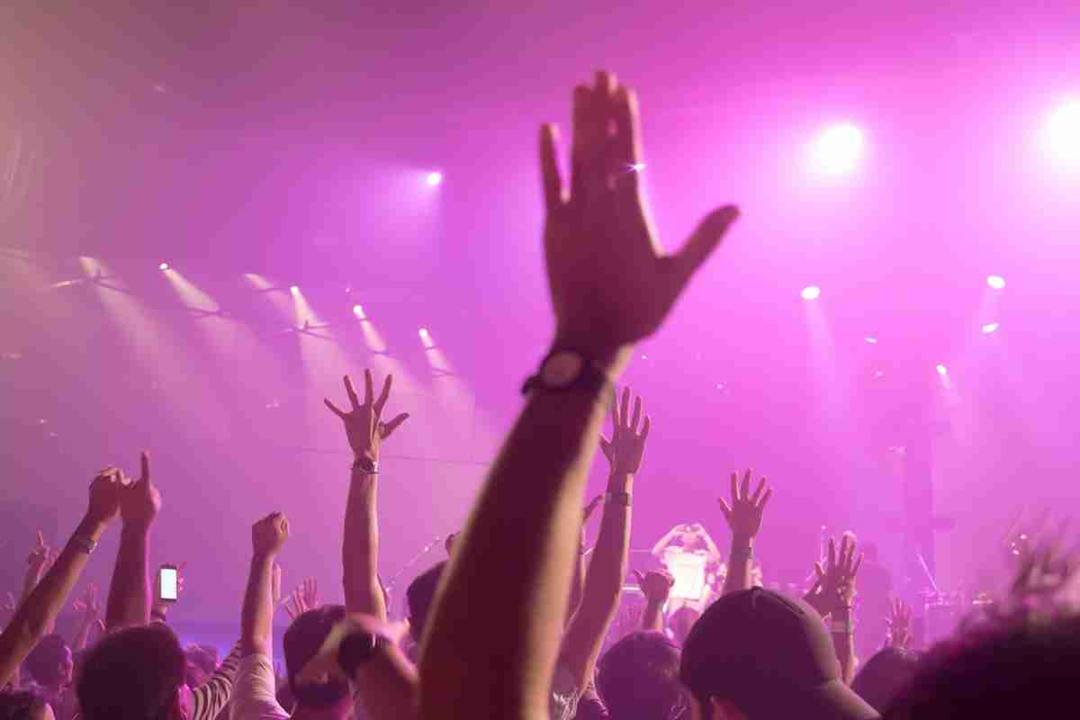 ライブ会場の“声出し解禁”で新規ファンの初参戦が急増 「マナー違反が目に余る」と古参ファンの苛立ち | マネーポストWEB