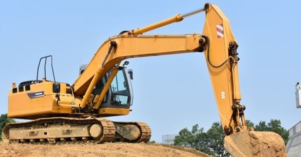 「あ、死んだ」ショベルカーに体をえぐられた男性が語る壮絶な事故体験「うにゅんと内臓が押し上げられた」 | 女性自身