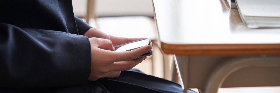 14歳の娘が突然母に殴る蹴るの暴行をはじめ…「スマホを与えてしまったがために家庭崩壊」スマホ依存のヤバすぎる実態（清水 芽々） | 現代ビジネス | 講談社（1/4）