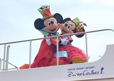 街中にミッキー&ミニーら登場で大歓声 浦安市&TDR40周年&千葉県誕生150周年パレード