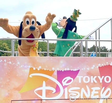 街中にミッキー&ミニーら登場で大歓声 浦安市&TDR40周年&千葉県誕生150周年パレード