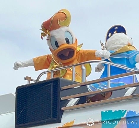 街中にミッキー&ミニーら登場で大歓声 浦安市&TDR40周年&千葉県誕生150周年パレード