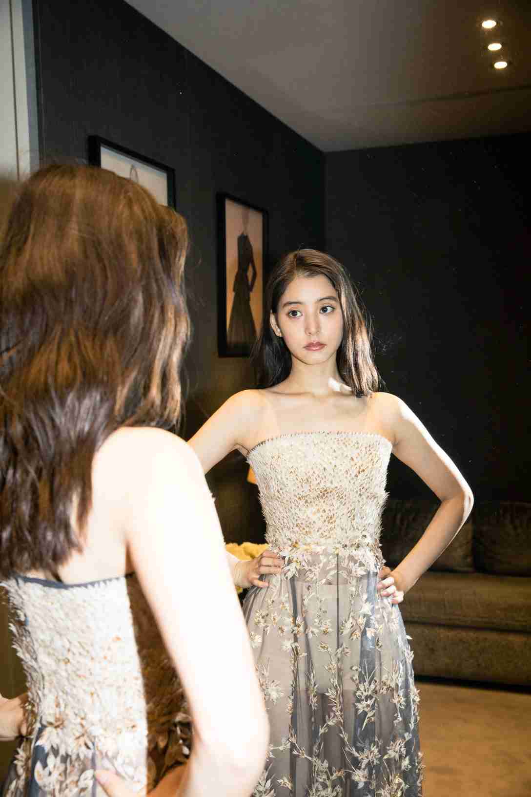 中村雅俊の三女・中村里砂、透けドレスで“美尻”チラリ「セクシーで可愛い」「美しすぎ」