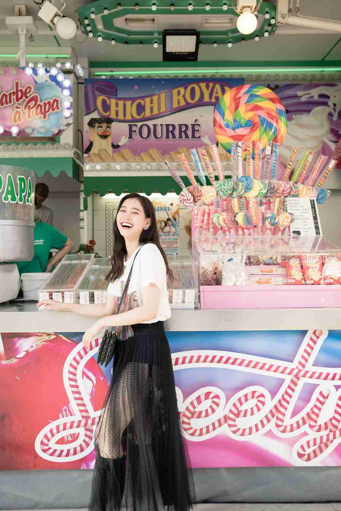 中村雅俊の三女・中村里砂、透けドレスで“美尻”チラリ「セクシーで可愛い」「美しすぎ」