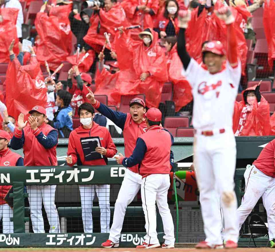 広島が大逆転勝利　3連勝で338日ぶり首位浮上！新井監督体制初　田中が同点満塁弾、マツダ7連勝