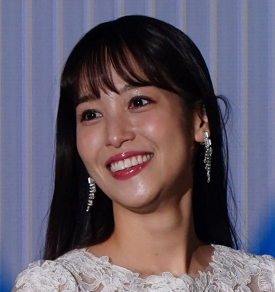 鷲見玲奈アナが結婚　「濃い顔のイケメン」30代パイロットと“最強開運日”に婚姻届― スポニチ Sponichi Annex 芸能