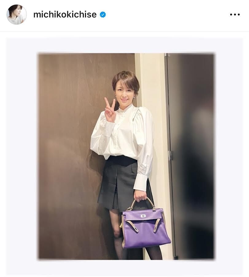 吉瀬美智子、ミニスカ姿すらり美脚披露！「綺麗過ぎて見惚れます」「美魔女過ぎです」と大反響