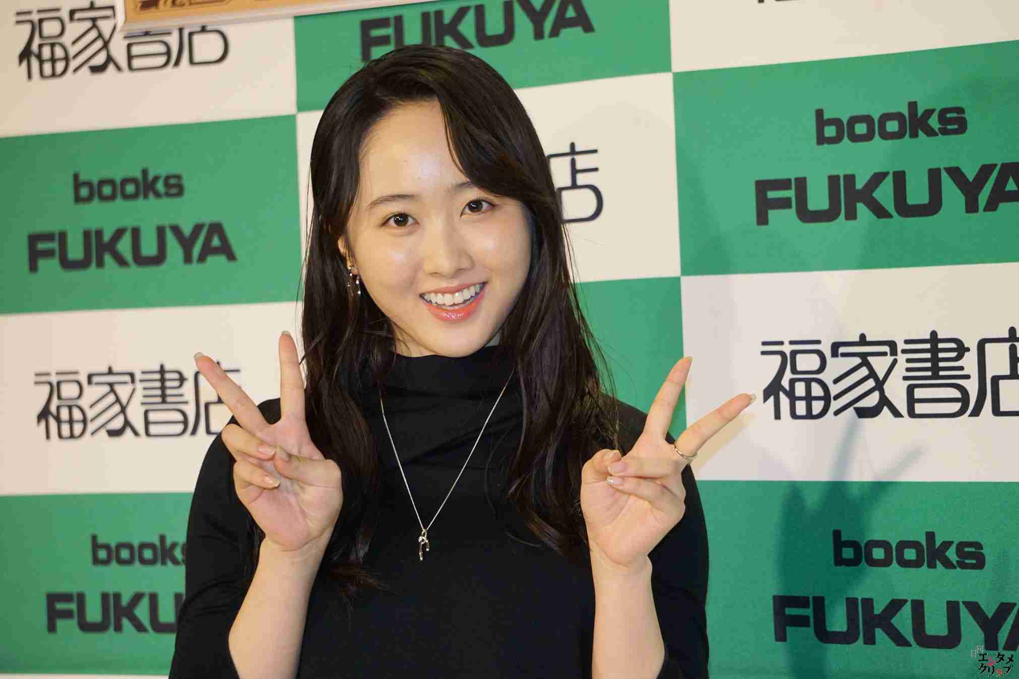 本田望結、早大と青森山田高の入学式ショットを並べて公開「どっちもかわいい」「スーツ似合う」