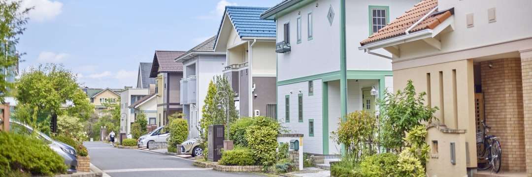 ゴミ捨てすらも許されない…！地方移住した64歳夫婦が喰らった「恐怖の自治会」による壮絶よそ者イジメ