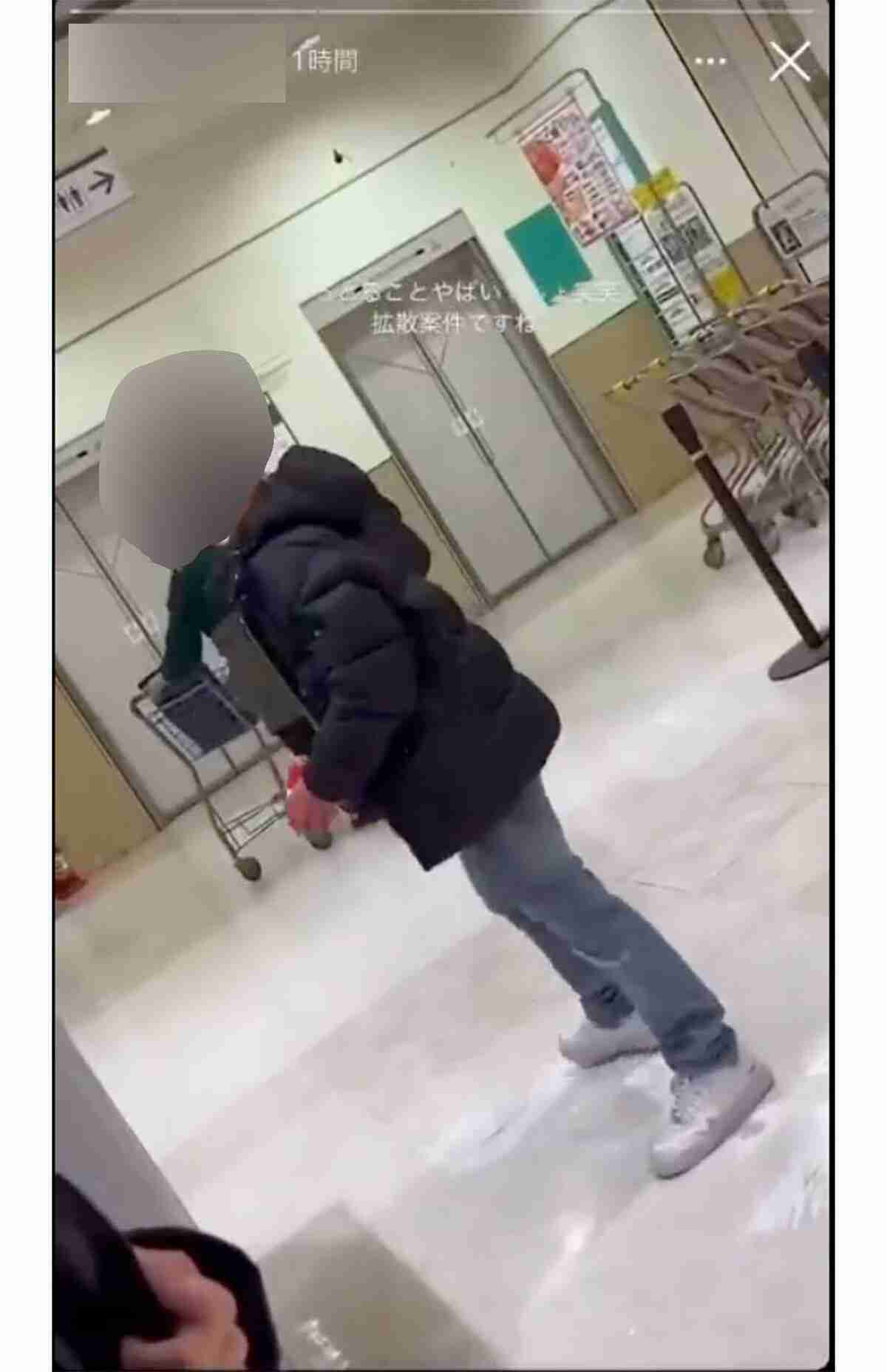 新たな迷惑動画が拡散！ 「ピコピコハンマー」で少年が老女を叩くも、老女は猛抗議。イタズラのノリといえど弁護士の見解はーー