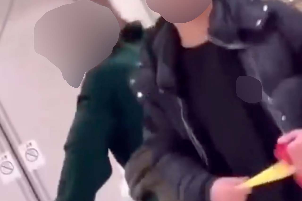 新たな迷惑動画が拡散！ 「ピコピコハンマー」で少年が老女を叩くも、老女は猛抗議。イタズラのノリといえど弁護士の見解はーー | 週刊女性PRIME